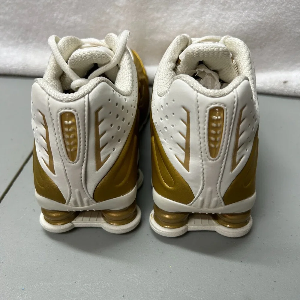 Nike Womens Size 6.5 Shox R4 Gold/Soft Pearl/Metallic Gold Athletic Shoes
